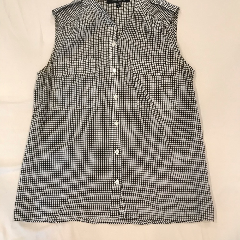 Judith & Charles checkered top